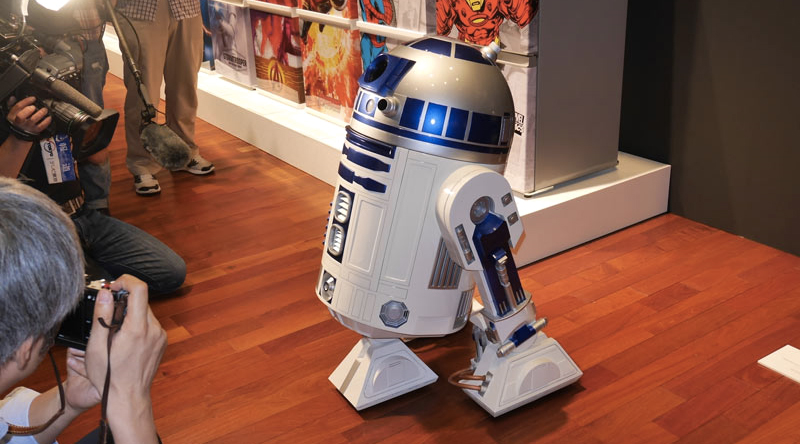 Illustration for article titled A Life-Size R2-D2 Mini Fridge That Can Actually Deliver Your Drinks